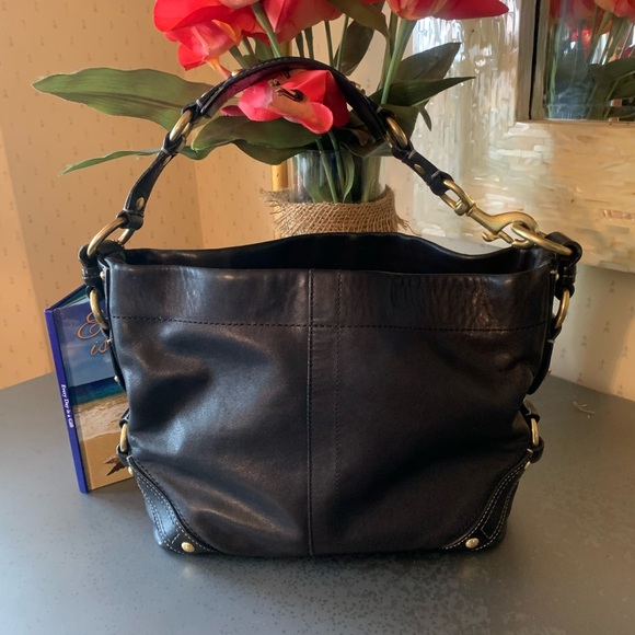 VINTAGE COACH HANDBAG. Black. Beautiful bag. 9 inches tall, 13 inches wide. - Picture 3 of 11